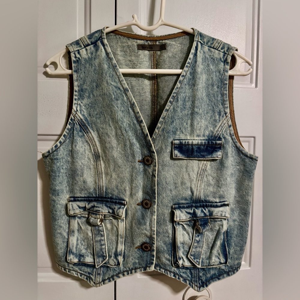 Vintage-Style Light Blue Denim Vest - Women
